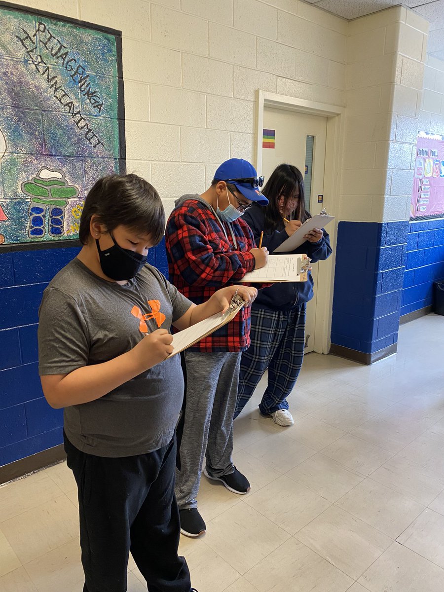 TerriWhiteGr6's tweet image. Angle walk through the school! #identifyingangles #drawingangles @jens_haven