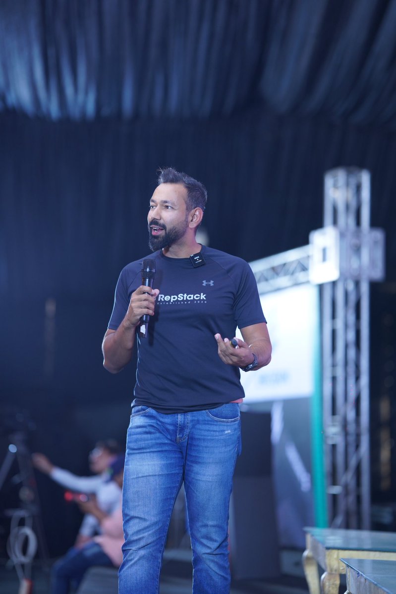 FutureFestPK's tweet photo. @YawarSiddiqui from @repstackco during his keynote on Building a $10 million+ Startup by Focusing on a Niche. He talked about his journey from being a simple core engineer to being a business owner & a CFO at the #ZindigiFutureFest #FromPakistanWithTech https://t.co/BYNMgKVFpT