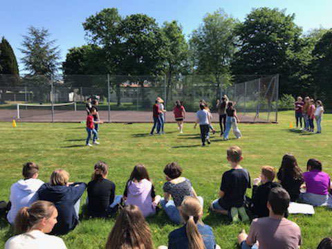 CollegeGavray's tweet photo. Suite du projet Danse à l’école avec la dernière séance en extérieur pour les 6èmes devant plusieurs classes. A venir : visite du CCN de Caen le 24/05 et restitution à Ste Suzanne le 03/06 https://t.co/SnYYrcX8CO