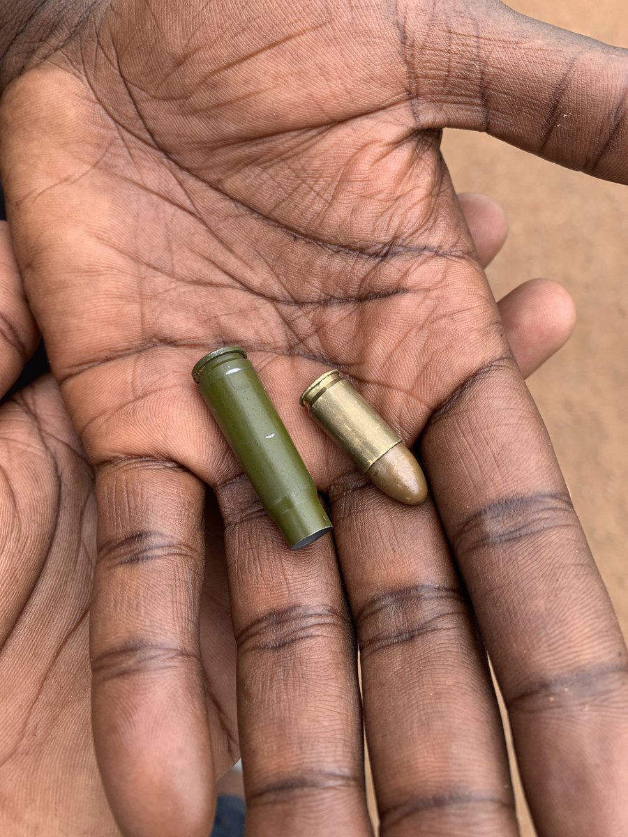 JEFF_Ent's tweet photo. Shooting at Akure Roadblock where the Nigerian Army destroyed our protest materials and fired shots at Nigerian students protesting against ASUU STRIKE #AsuuStrikeUpdate #EndASUUStrike #protest #EndASUUStrikeNow #Akureisnotlekki https://t.co/VRxYdpiGjk