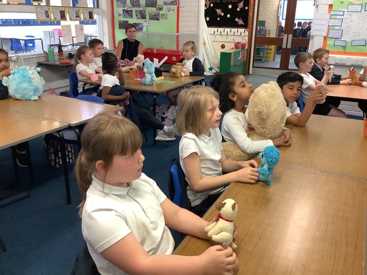 LittleStFrancis's tweet photo. Thank you to Miss Peters, a midwife, who came into school to speak to Year 2 about her #Vocation. We learnt how to do a top to toe check on our babies and give them their first bath! #WhatisGodCallingYouToBe #MyVocation #VocationWeek @BCPP__ @BhamDES @RCBirmingham https://t.co/Zwyh4tUAuy