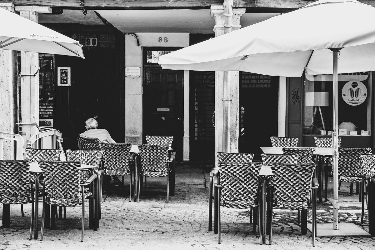 luiscorde's tweet photo. Fotografía callejera en Blanco y negro de Alcalá 
Comenzaré a subir mis fotos por acá porque creo que se pueden apreciar más en cuanto a detalle https://t.co/UGIyyPbLDd