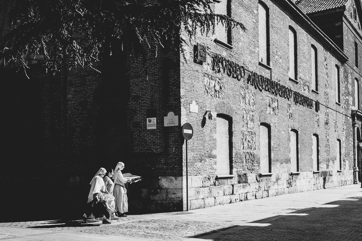 luiscorde's tweet photo. Fotografía callejera en Blanco y negro de Alcalá 
Comenzaré a subir mis fotos por acá porque creo que se pueden apreciar más en cuanto a detalle https://t.co/UGIyyPbLDd
