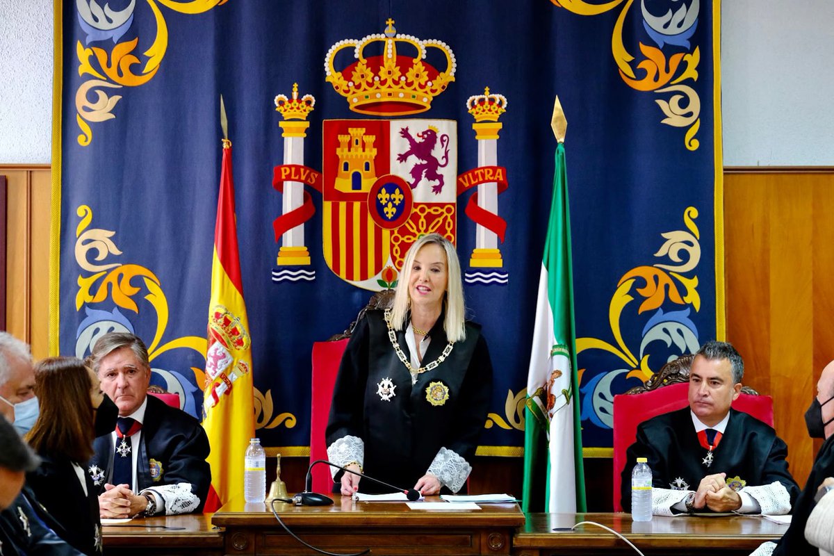 El Fiscal Jefe de la Fiscalía Provincial de #Cádiz, Ángel Núñez, ha tomado posesión de su cargo en un acto presidido por la Fiscal Superior de #Andalucía, Ana Tárrago. También han acudido los fiscales jefes provinciales y compañeros/as.

🔗bit.ly/3wz9vLL