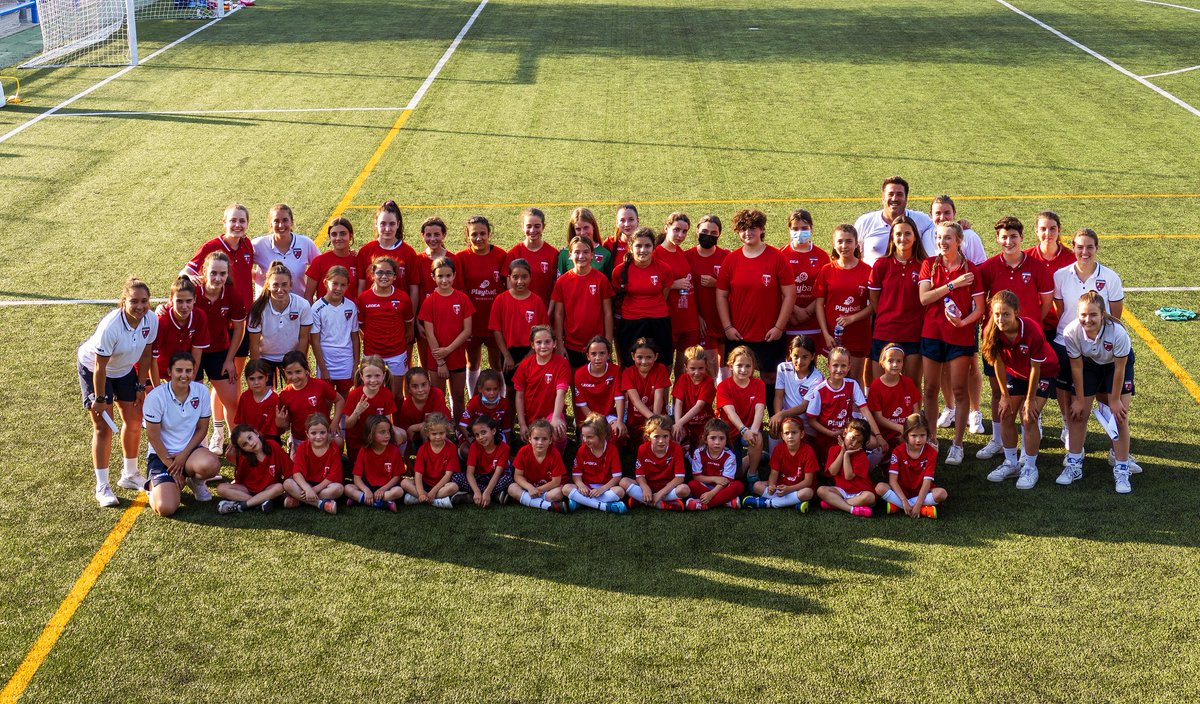 ELC_Las_Rozas's tweet photo. 𝗨𝗻 𝗽𝗹𝗮𝗰𝗲𝗿 recibiros 😍

🏛 Estáis en vuestra casa ❤🤍

#FutFem https://t.co/pZT7senbYP