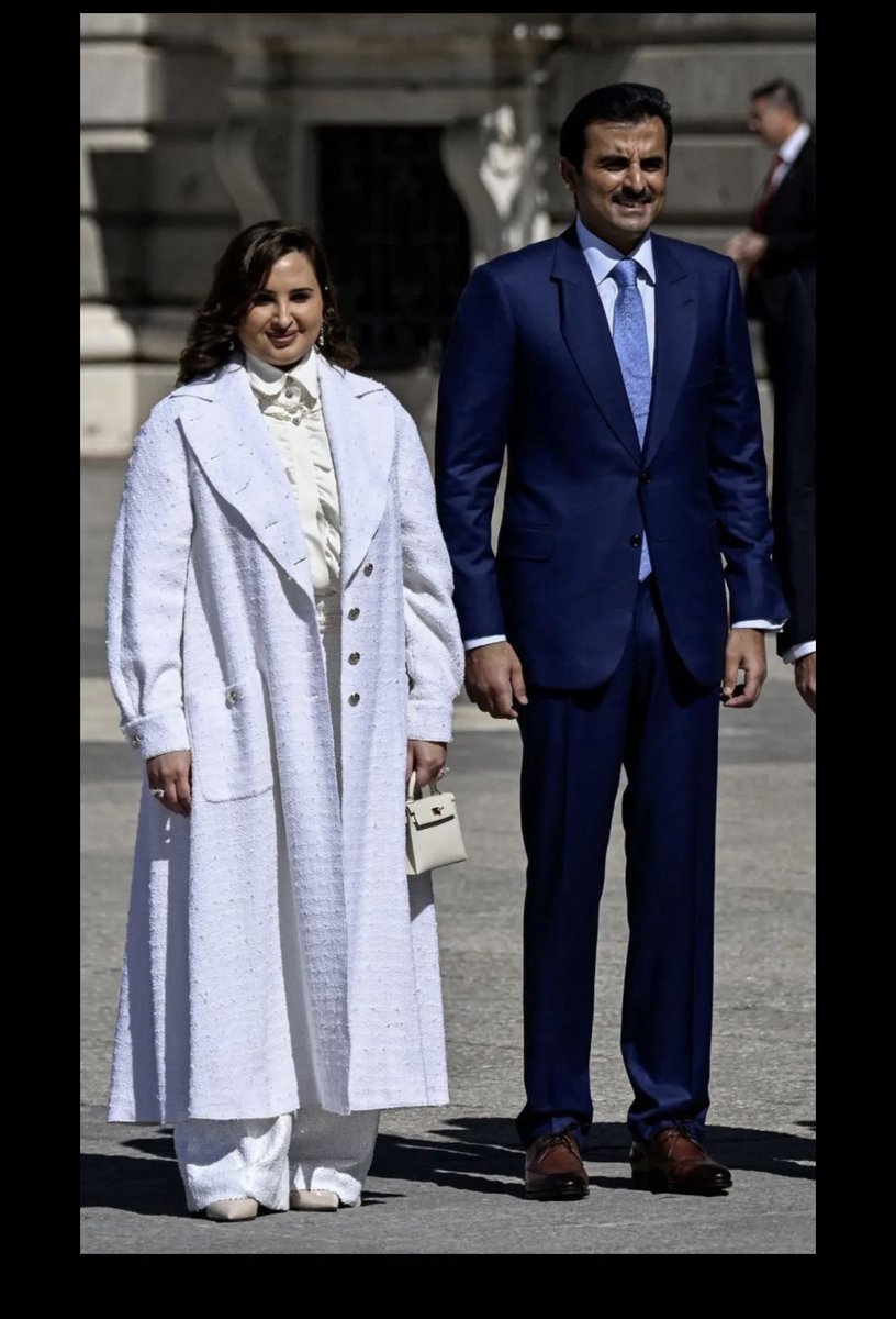 emanalkabee's tweet photo. أول ظهور رسمي خارح البلاد لسمو الشيخة جواهر بنت حمد بن سحيم آل ثاني حرم سمو أمير البلاد المفدى 🤍
في زيارة دولة لمملكة #أسبانيا https://t.co/IK1aBwLgG2
