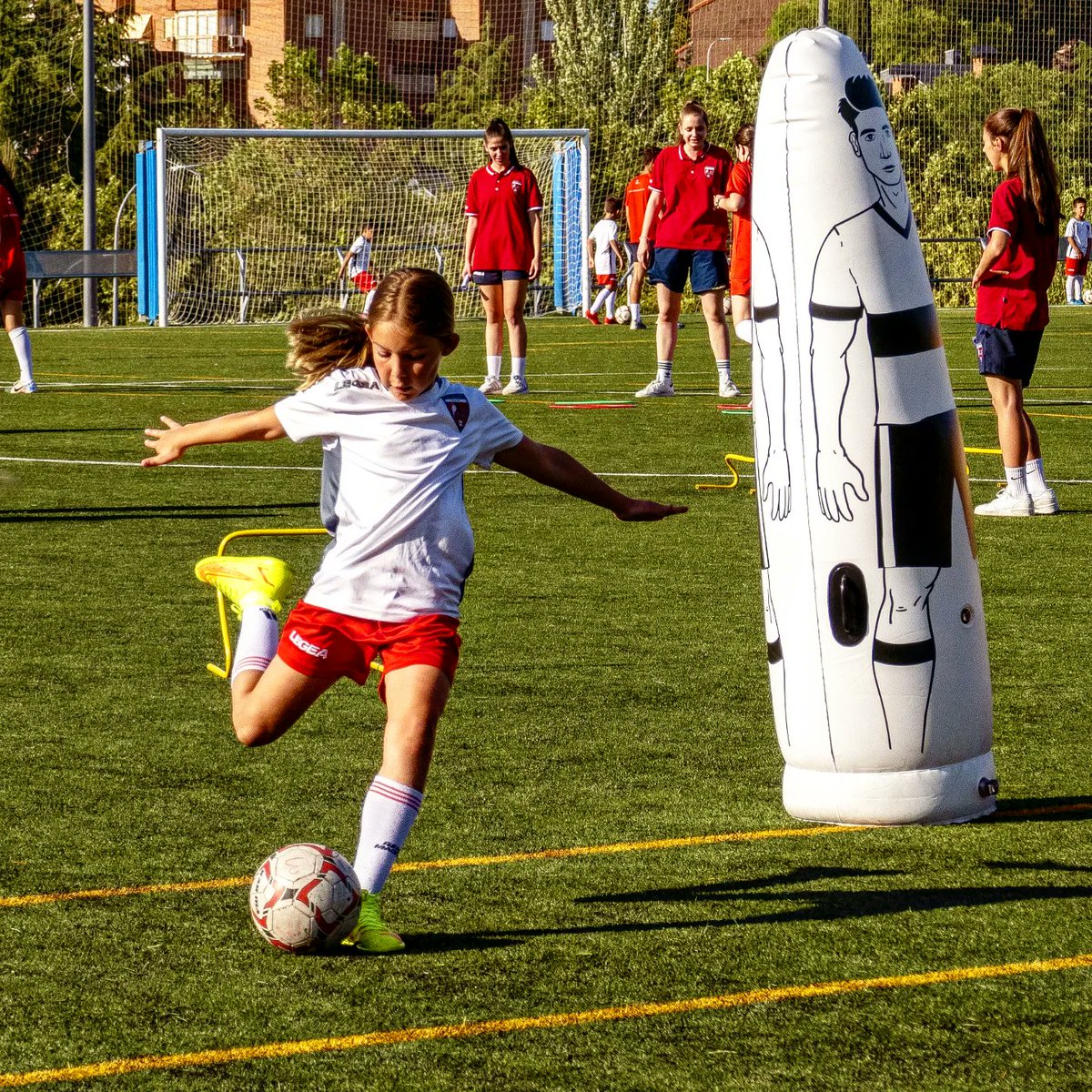 ELC_Las_Rozas's tweet photo. 𝗨𝗻 𝗽𝗹𝗮𝗰𝗲𝗿 recibiros 😍

🏛 Estáis en vuestra casa ❤🤍

#FutFem https://t.co/pZT7senbYP