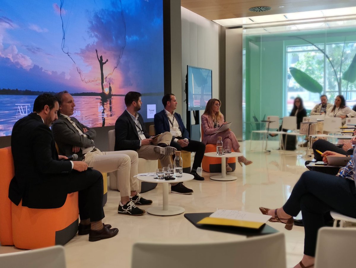 IVEFAasociacion's tweet photo. 🗣️Teresa Cercós (Directora de calidad, medioambiente e #innovación en @importaco):
"#Importaco es una empresa innovadora desde el comienzo.
Tenemos una visión de largo plazo, voluntad de cambio y trabajamos constantemente en la implementación de cosas nuevas". https://t.co/MVwyn7urXr