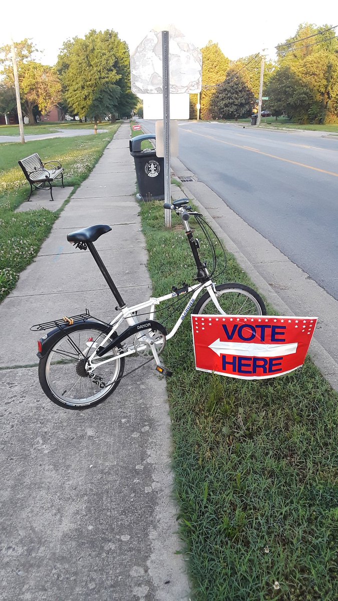 cyclingat10mph's tweet photo. #electionday in #louisvilleky #biketovote #bikeride #bikeeverywhere #cyclinglife #cyclinglifestyle #dahon #mariner https://t.co/g7rKEG9Sij