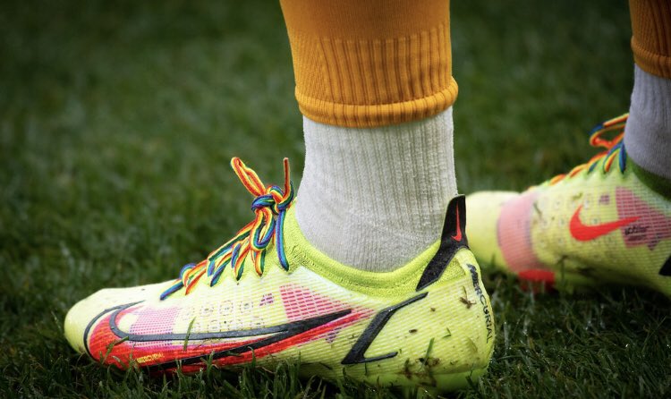 NewportCounty's tweet photo. Today everyone at #NCAFC recognises International Day Against Homophobia, Biphobia and Transphobia. 

We stand with those, in football and wider society, who face discrimination due to their sexual orientation. 

#IDAHOBIT2022🌈

🧡🖤 https://t.co/IN29tDanDh