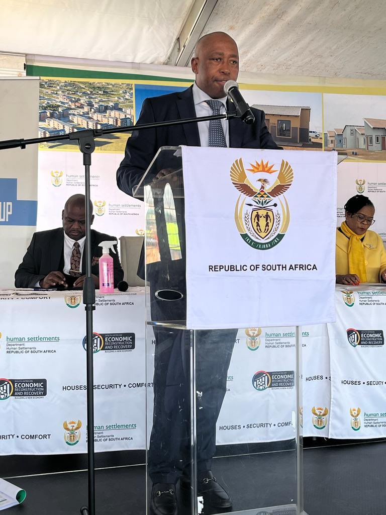 GCISMpumalanga's tweet photo. Department of Human Settlement @Emalahleni Municipality handing over titles deeds as part of #MPPresidentialImbizo #PresidentialImbizo #PostSona https://t.co/rgA6gW0ks6