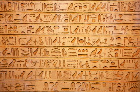 MelPhAvge's tweet photo. Hoy viajamos a Egipto!📍
Sabíais que en el antiguo Egipto se comunicaban a través de jeroglíficos? Tenían más de 710 símbolos diferentes!
#descubreelmundoconavge https://t.co/2RM331UjrG