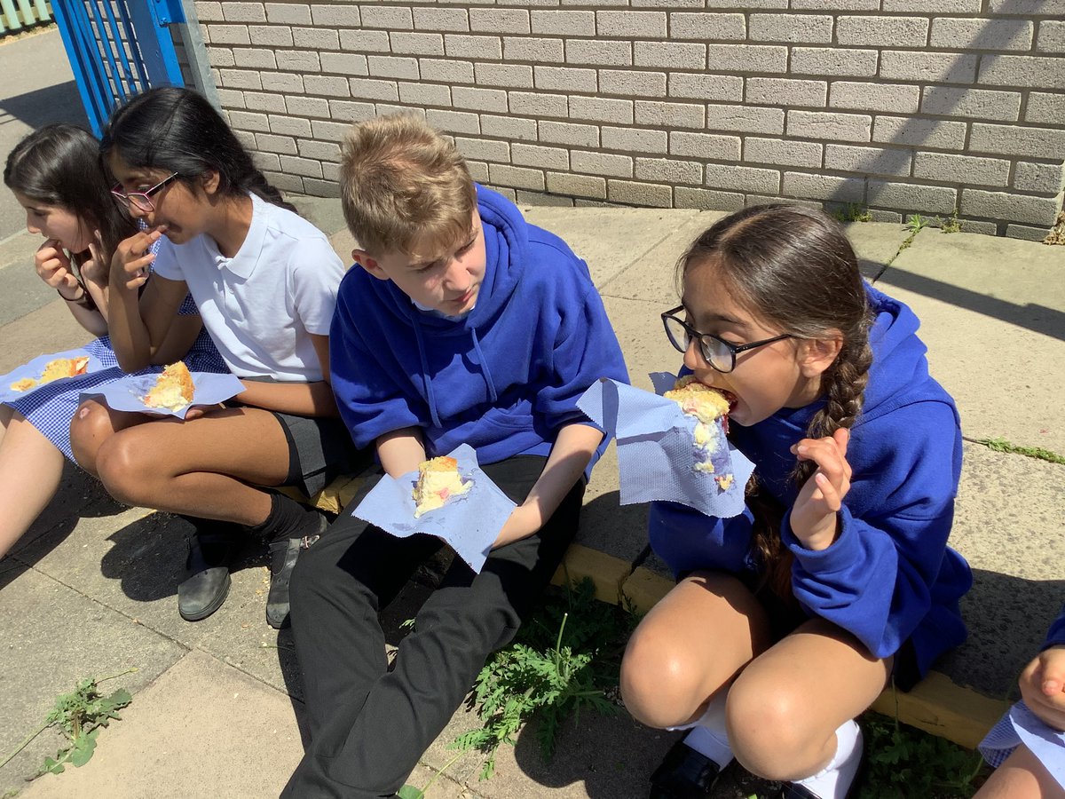 Yesterday, a few year 6s were chosen to attend a local walk to Sainsburys to buy ingredients to bake a cake. Today they baked and decorated a delicious fluffy cake and I can confirm this went down a treat.😍 #edithcavellprimaryschool #edithcavell #ecps #year6 #baking #cake