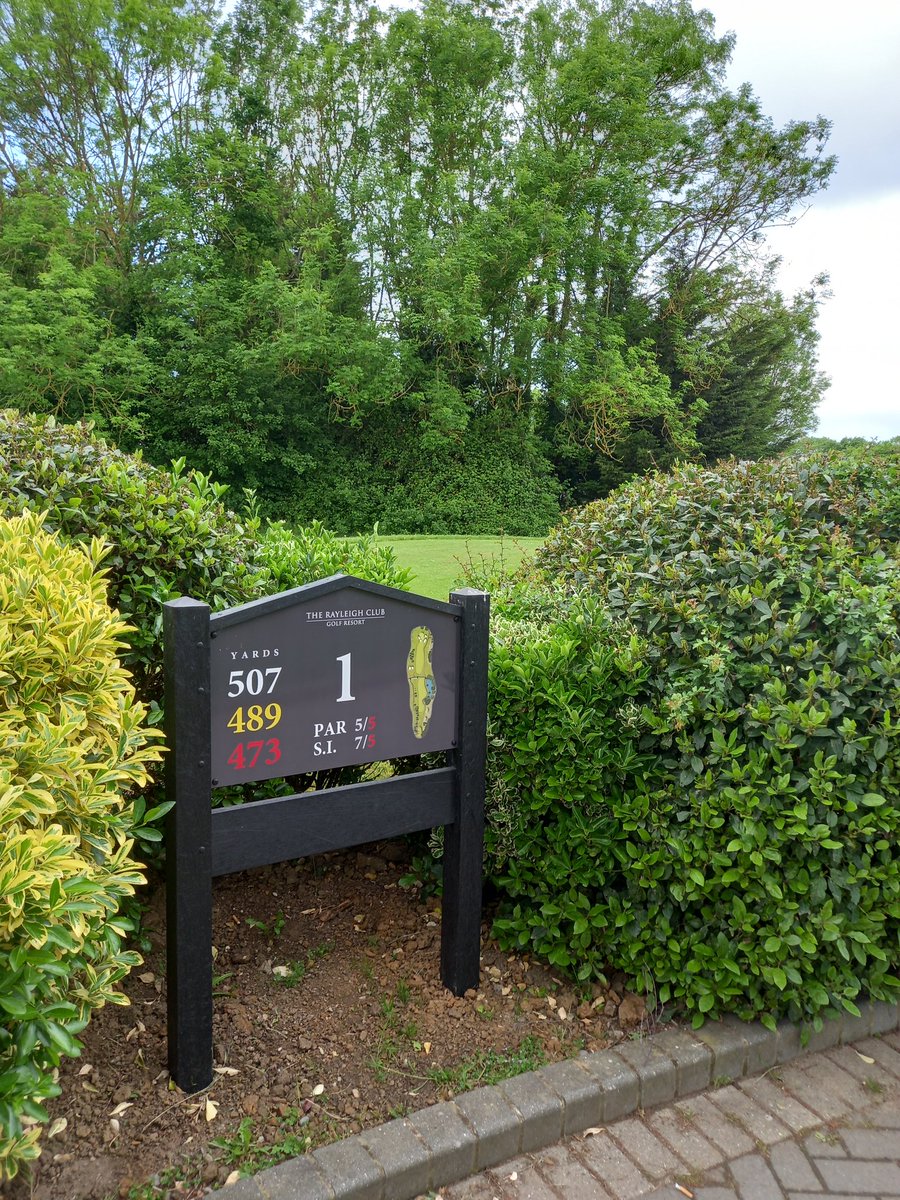 New signs at <a href="/therayleighclub/">The Rayleigh Club</a> looking great. Give a real uplift to the first tee and that first impression before your round of golf.