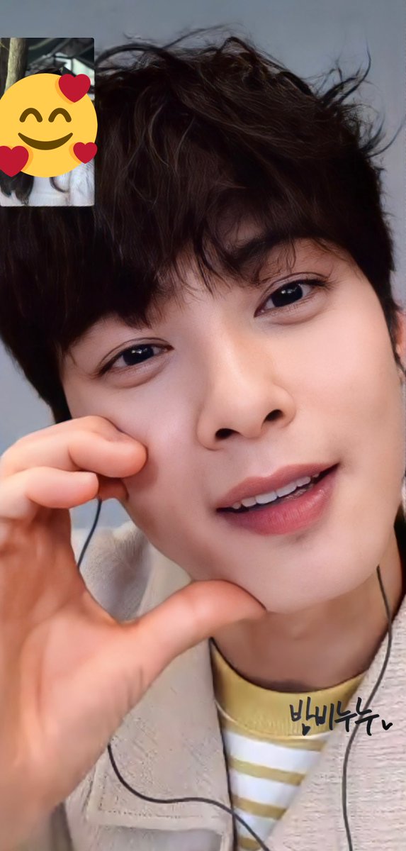 cewbambi's tweet photo. 2022.05.17 은우와의 영통🥰

여행 마지막날 은우와 함께 할 수 있어서
너무 행복했고 소중한 추억이야💗
사랑해 은우야🫶

#차은우 #CHAEUNWOO https://t.co/iBRSHCIWal
