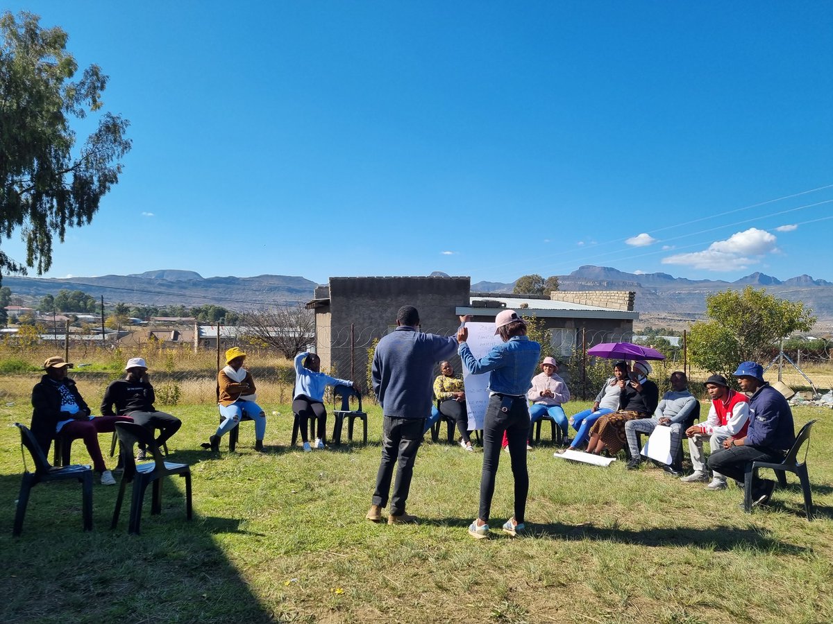 rivonia_circle's tweet photo. [DEMOCRACY BUILDER E.CAPE]

Sterkspruit discussing different political and justice systems in South Africa 2.0. A two-party system is preferred. 

 Educational systems need to include sport and arts and skills centres that help people connect with opportunities. 

#ActionCircles https://t.co/BgVGRD3crH
