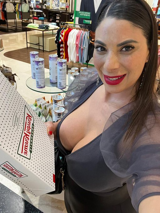 Por fin #krispykreme #ricolino #bubulubu #azucaralejandra https://t.co/yugdDTxrr5<a href="/tag/krispykreme"class="tags">#krispykreme</a><a href="/tag/ricolino"class="tags">#ricolino</a><a href="/tag/bubulubu"class="tags">#bubulubu</a><a href="/tag/azucaralejandra"class="tags">#azucaralejandra</a>