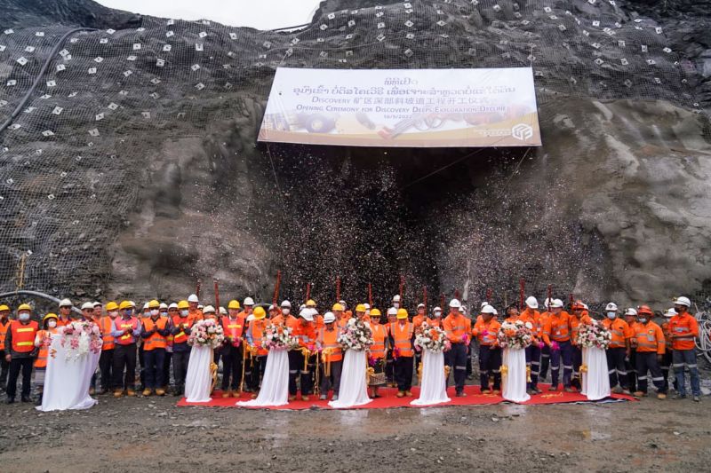 im_mining's tweet photo. Lane Xang Minerals (#LXML) #Sepon opens the #DiscoveryDeeps #underground #gold mine in #LaoPDR together with community &amp; government stakeholders. The decline will be >1.8 km long &amp; 5 m by 5 m to accommodate modern underground excavation &amp; drilling machines https://t.co/m4DUSabshw https://t.co/wdFXP8FGEG