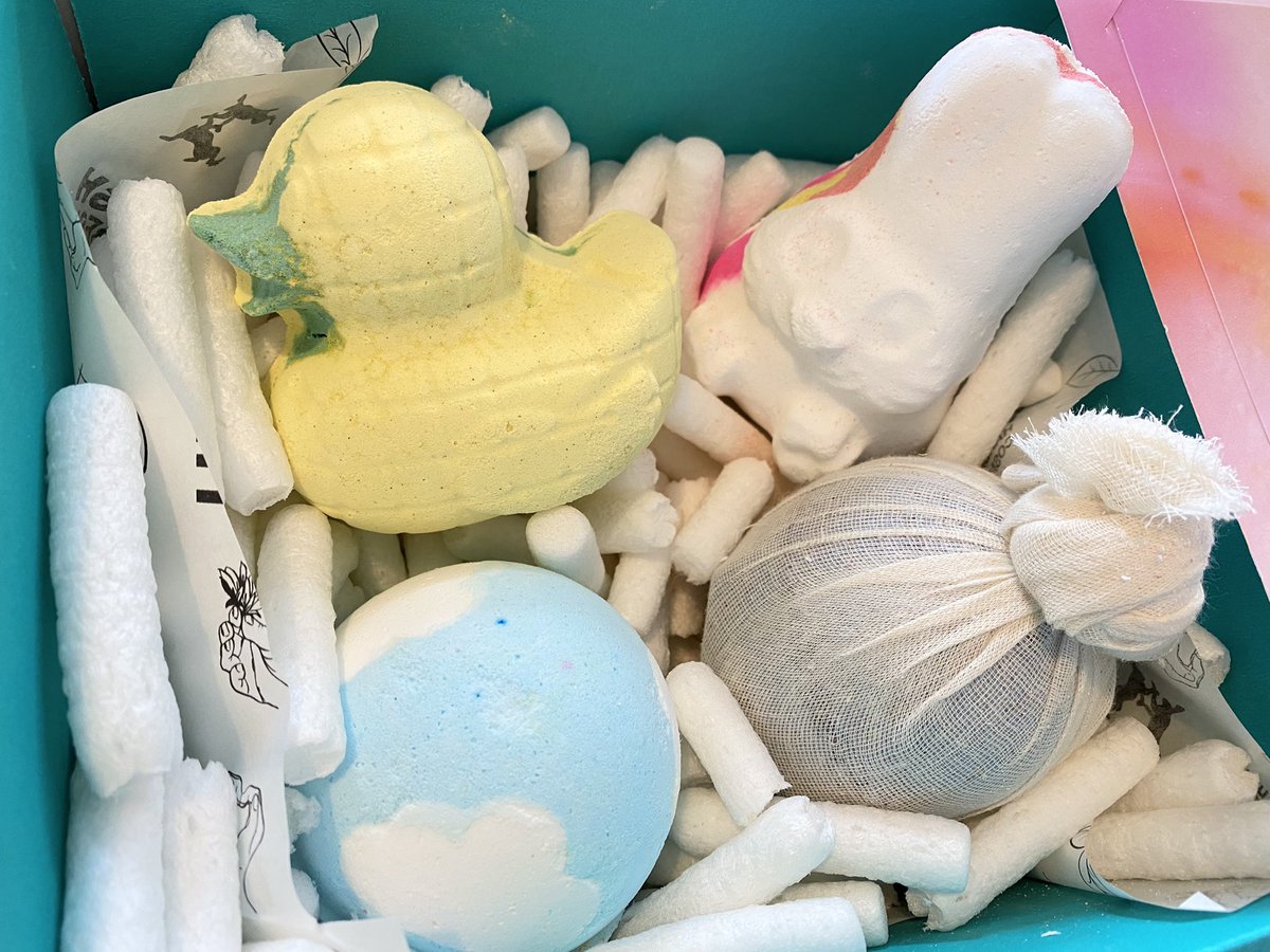 LUSH_LIFE__'s tweet photo. つわりであらゆる香りが苦手になったのでLUSHの使用を控えていたけど、ようやく産後落ち着いたので再びLUSHを愛用しています♪

オリジナルメッセージとても嬉しいです🤗ありがとうございます💓

#GoodbyeTummy
#HelloMommy

#LUSH
#ラッシュ
#lushjapan https://t.co/TLwQ4CFbaa