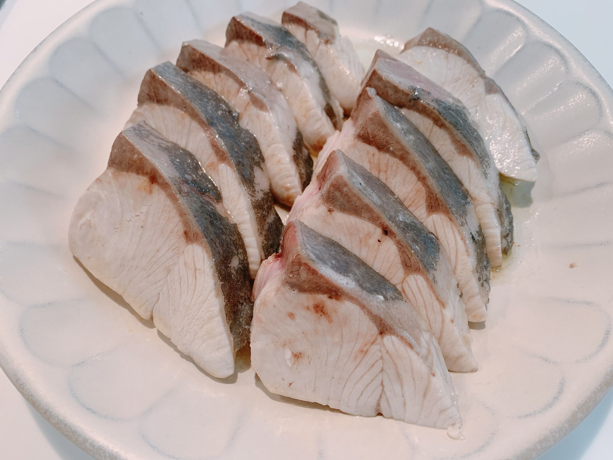 金森重樹 ダイエットonlineサロン ここでは毎日烏賊ばっかり食べてる 麦烏賊とはスルメの若烏賊 スルメイカの新子が獲れる時期と麦の収穫期が同じであることから来てる 桜海老の刺身 鰤 味付けなしでいける 手の込んだ料理より肝を絡めてさっとバター焼きに