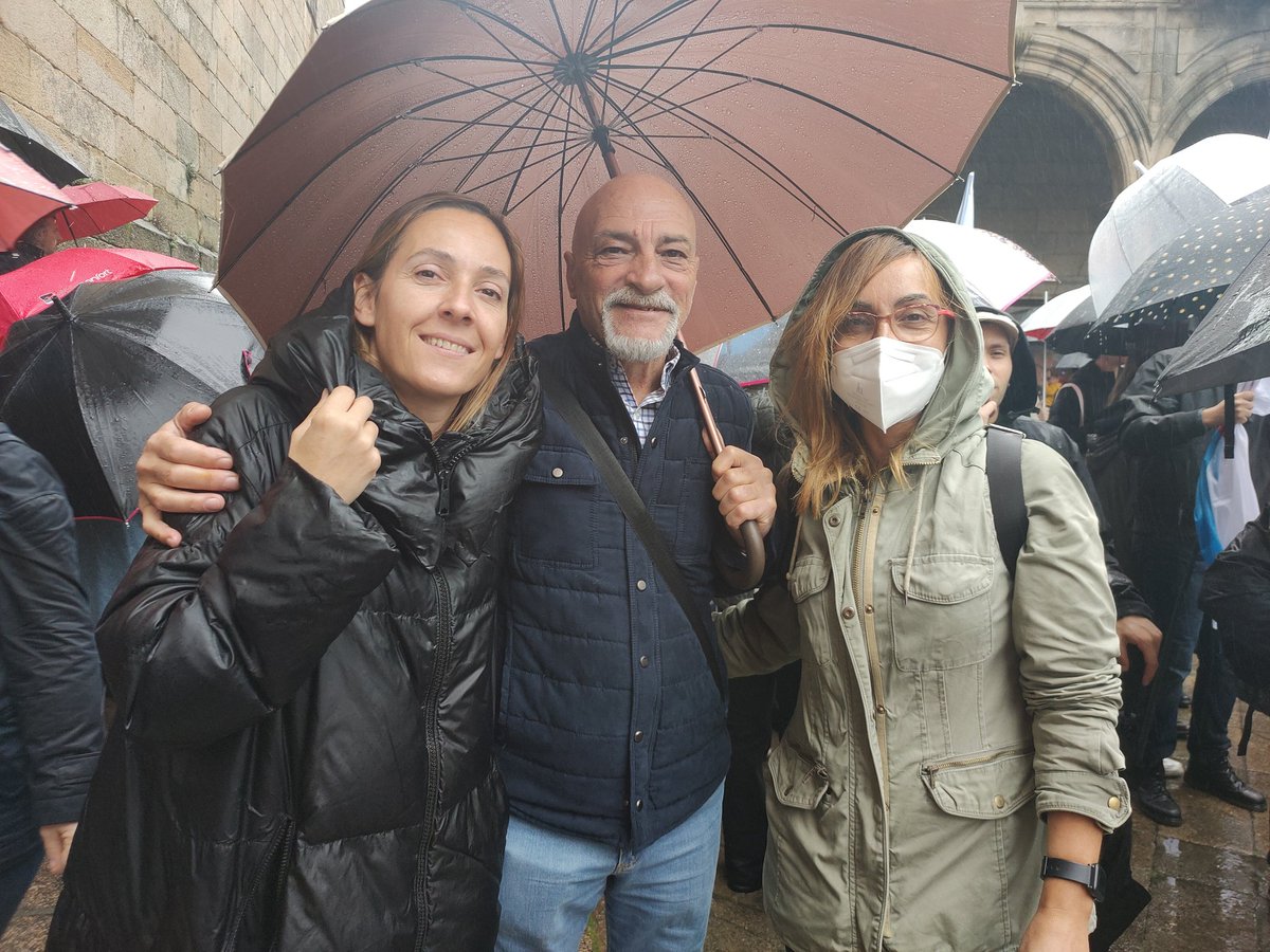 noadiaz's tweet photo. Con choiva e sen ela, #queremosgalego sempre! https://t.co/laBR0cfYyN