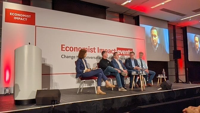 quantum_london's tweet photo. Great panel discussion just after the break with: @tamzinbooth, @ThierryBotter, @BijoyCido, @fremen, @snarky_android and #TonyUtterly from @QuantinuumQC

A couple of takeaways... https://t.co/U7FvBsftPB