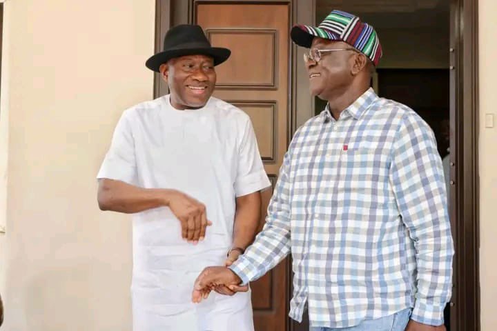 BemOrtese's tweet photo. In a bid to strengthen the PDP family ahead of the 2023 general elections, Governor Samuel Ortom of Benue State on Tuesday, May 17th, 2022 visited former President Goodluck Ebele Jonathan at his sprawling Maitama residence in Abuja. #BreakingNews #arisetv #oweri #Bestie https://t.co/eo1JkhJoBn