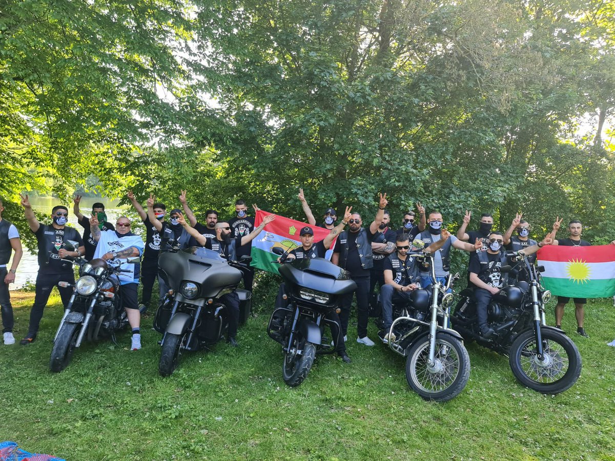 Ala Rengin hep yanlarında: Median Empire MC & Şervanos Kurdistan motosiklet kulübü!

peyamakurd.info/Kürdistan/ala-…

#TwitterKurds #Kurdish #MedianEmpire #Servanos #Kürt #Kurds #Germany #Köln #AlaRengin