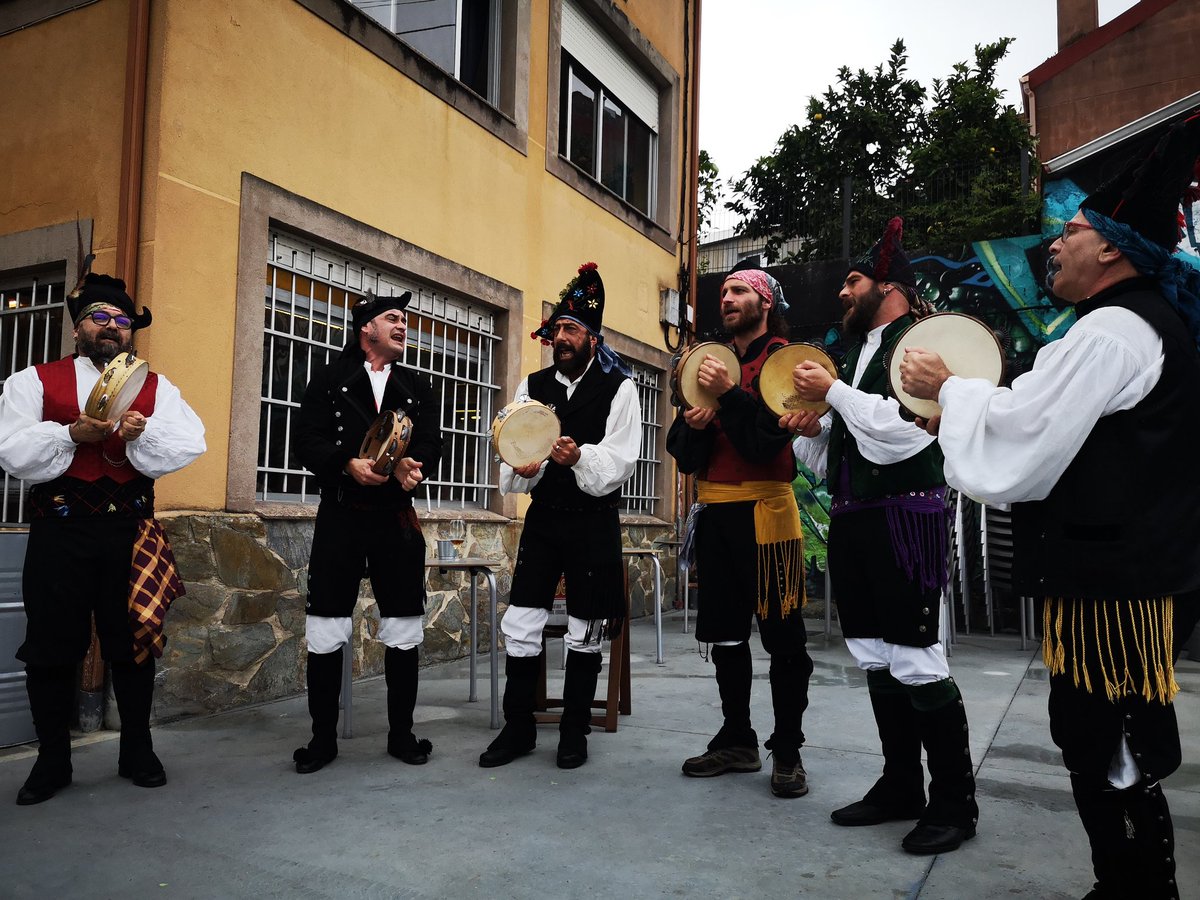 marvaamonde's tweet photo. Agora mesmo en San Vicenzo de Elviña, os #Maghúa en pleno explendor!!!

Aínda chegades para a festa!!

#Coruña
#LetrasGalegas2022 https://t.co/xZcuVcJlDy