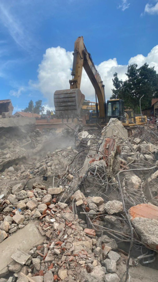 kaigu55's tweet photo. Preliminary investigations frm a building that collapsed last wk in #Ndejje #MakindyeSsabagabo Municipality indicates that the #architectural drawings were done by #Prosona Construction Ltd a company that has no known registered #architect 1/2 @ARBUganda @NBRBug @UgArchSociety https://t.co/ZowKVKcsnU