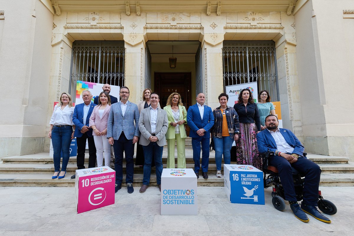 fempcomunica's tweet photo. 🗨️Jornadas #GobiernosLocales e implementación de la #Agenda2030
🗣️ @Hila: "La @redagenda2030 #FEMP es una muestra del #CompromisoLocal"
🗣️@SantiCenizate: "80% de #Metas2030 apelan a la #AcciónLocal"
🗣️@Emiliosaezcruz: "Los ODS no son una opción”
📰: https://t.co/TjizWbp2Y7 https://t.co/uHN8wsDhfK