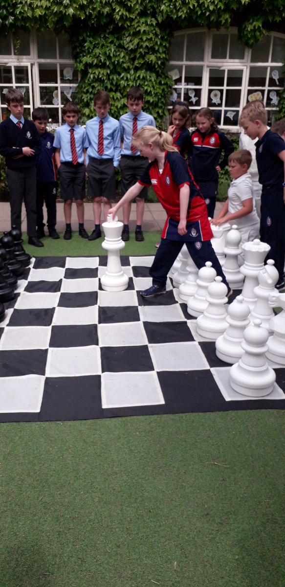 KingsStAlbans's tweet photo. Wilson House are lumbering up for the inter house chess competition.
#shapedbykings #takingitseriously https://t.co/6dMcRTYRfm