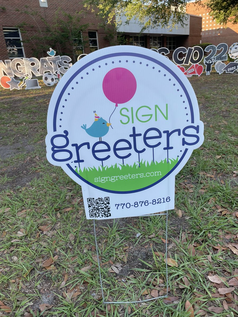 EvanaFretterd's tweet photo. SURPRISE!! For the class of 2022 @FPCHS. Post your pictures!! Big THANK YOU to our local Sign Greeters for celebrating our seniors. #community   @FlaglerSchools https://t.co/WWSacAEnxu