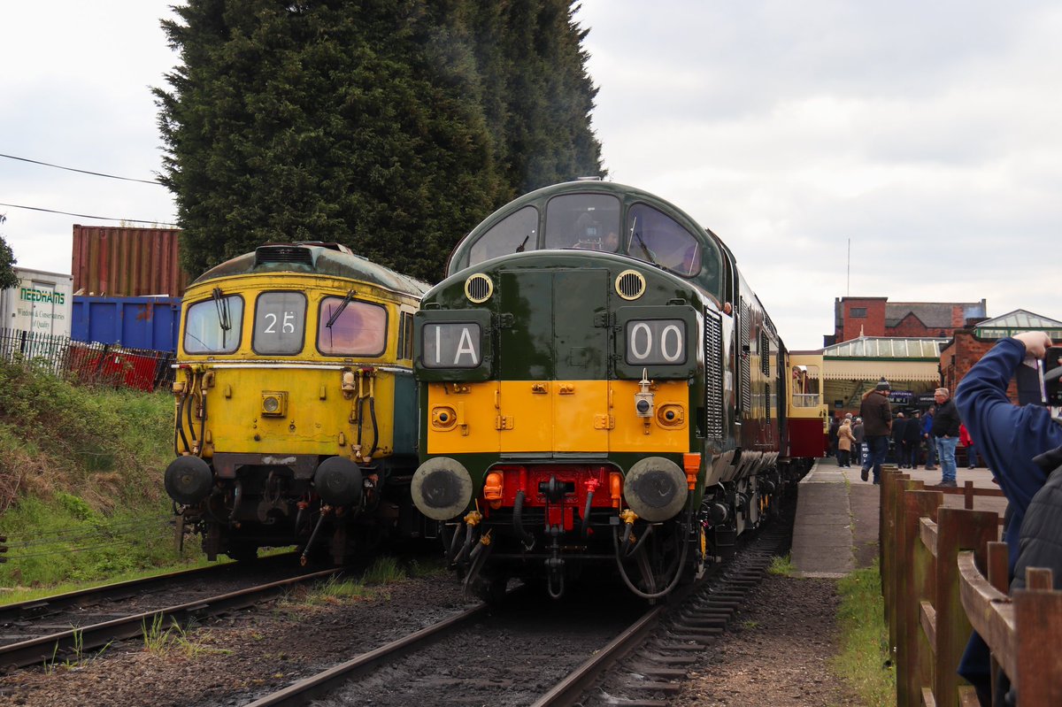 JosephB_05's tweet photo. Another event I forgot about!!! 
The @GcrGreat’s Spring Diesel Gala featuring D6700 &amp; 55009 (well, kind of) as guest locos. A well-spent day behind 37714 &amp; 6700, D5185, D8098 &amp; 55009 (briefly). | 30.4.22 | #GCR #GreatCentralRailway #Class37 #Class55 https://t.co/fNClavy4AX