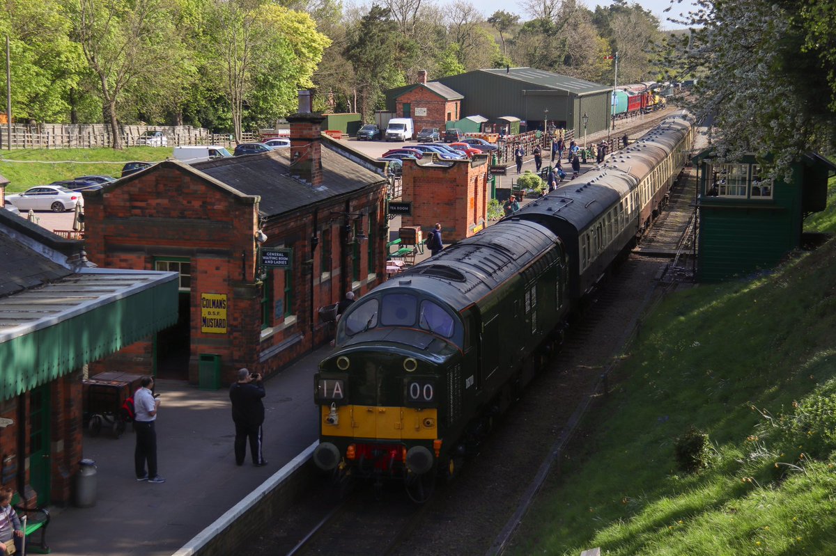 JosephB_05's tweet photo. Another event I forgot about!!! 
The @GcrGreat’s Spring Diesel Gala featuring D6700 &amp; 55009 (well, kind of) as guest locos. A well-spent day behind 37714 &amp; 6700, D5185, D8098 &amp; 55009 (briefly). | 30.4.22 | #GCR #GreatCentralRailway #Class37 #Class55 https://t.co/fNClavy4AX