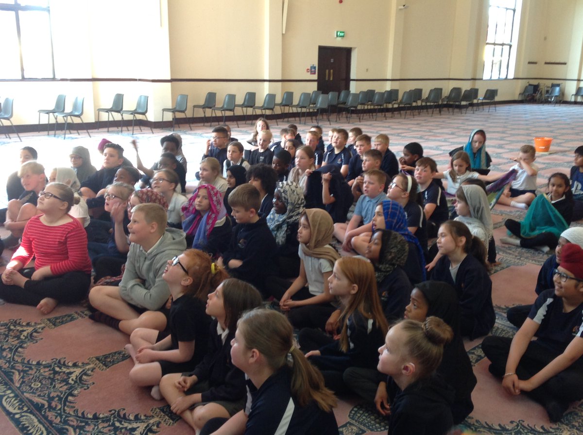 InglehurstJun's tweet photo. Y4 really enjoyed their visit to the Leicester Central Mosque this morning as part of their RE learning. They asked some brilliant questions and showed excellent listening! Well done! #IJSYear4 https://t.co/iHY29Ju5Jn