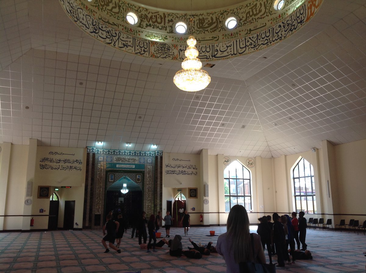 InglehurstJun's tweet photo. Y4 really enjoyed their visit to the Leicester Central Mosque this morning as part of their RE learning. They asked some brilliant questions and showed excellent listening! Well done! #IJSYear4 https://t.co/iHY29Ju5Jn