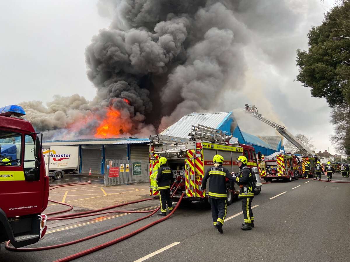 BizSprinklerAll's tweet photo. The current guidance for sprinklers in single-storey warehousing is 20,000m2. How do we think firefighters will deal with fires in buildings of such scale? It's time we change this for the better and #ThinkSprinkler: https://t.co/OWbufOSTna
#ThinkSprinkler #SprinklerWeek https://t.co/X0to48oJFo