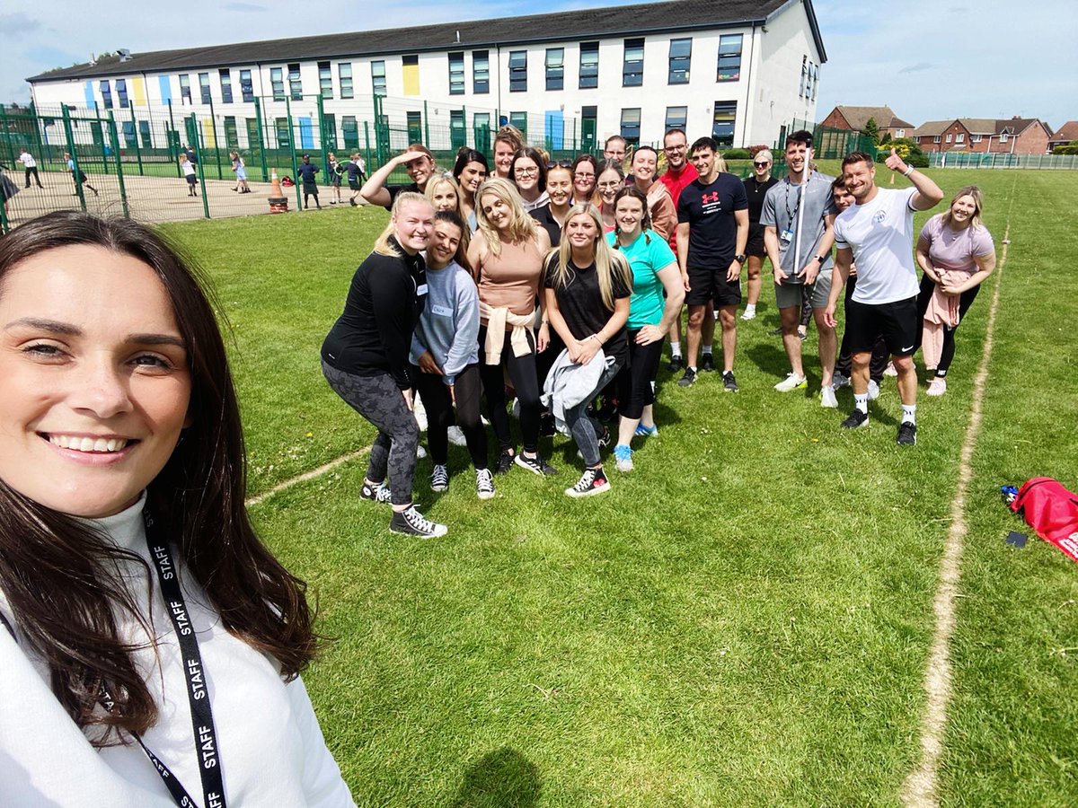 MrsMann26's tweet photo. Team photo 🤍 
@ILSCITT @FHteachtraining @LeamingtonPhys1 #teachertraining https://t.co/dvIEL2YgTy