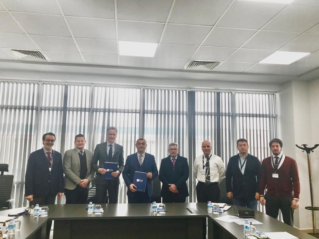 MSI_Dergisi's tweet photo. Partnership Agreement between KIM Technologies and TenCate Advanced Armour
➡️ For the rest of this news article click here: https://t.co/ASWO6cSSsA
#msitdr #KIMtechnology #defenceindustry #armour #composite
@mbuyuksimitci @TenCateArmour https://t.co/O5aUtcw682