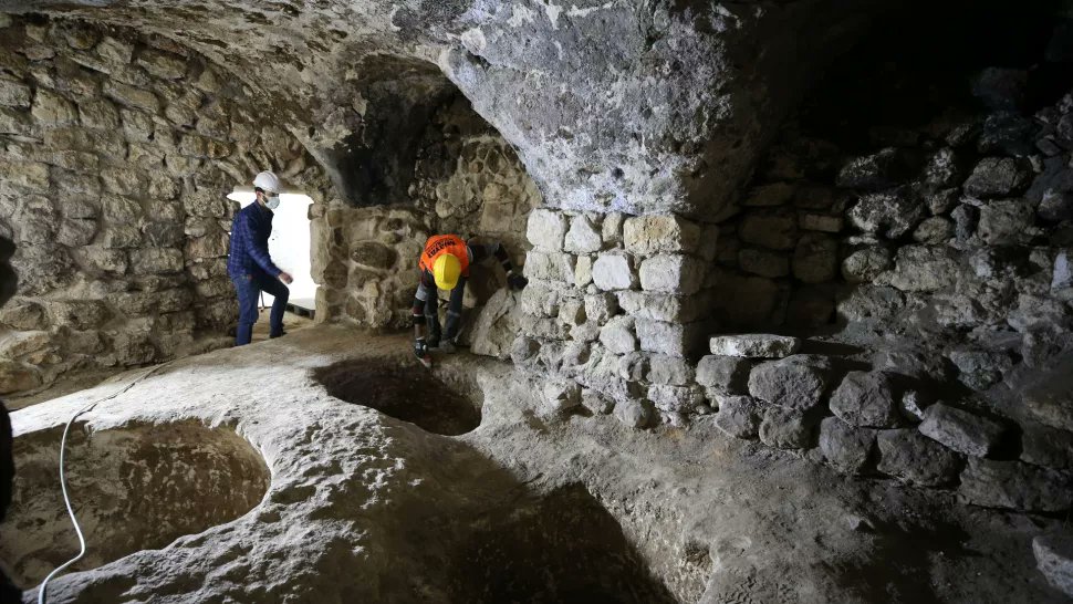 RomanMiddleEast's tweet photo. Underground city unearthed in #Turkey may have been refuge for early Christians. https://t.co/BwUFn985Ps #RomanMiddleEast #Archaeology #RomanArchaeology https://t.co/Yi9Ip3CFgA
