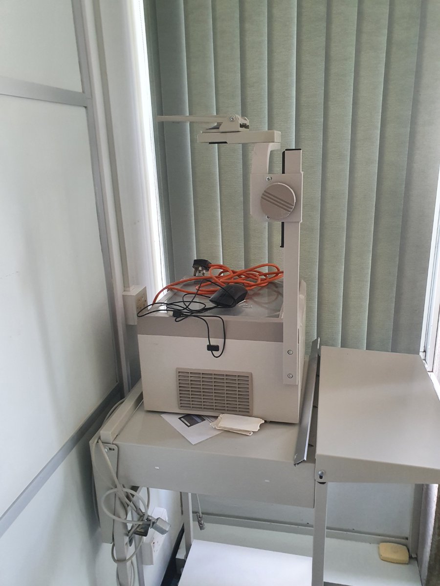 danieljmorse's tweet photo. It's been a while since I last saw/used one of these bad boys! #overheadprojector #ohp #education #University https://t.co/hHQ7b0JfGl