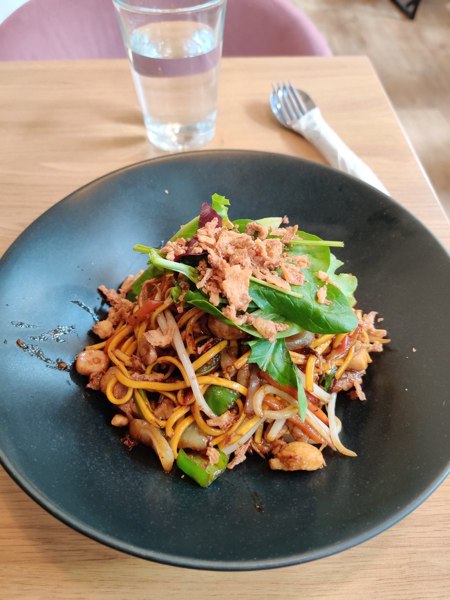 swalesmetroprof's tweet photo. Just enjoyed an amazing stir fry at #janets in Pontypridd market!! https://t.co/229wrj9AJv