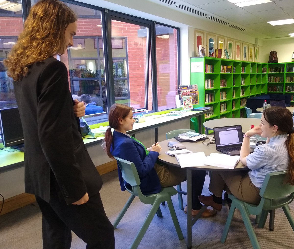 KewHouseLibrary's tweet photo. When you're doing last minute GCSE Latin revision it always helps to have an A level Latin student in the library for advice. @KewHouseLatin https://t.co/csFikBz4o5