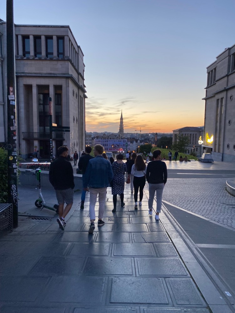 MercatorDE's tweet photo. Endlich!🥰Organisiert von @ArbeiterKindBXL und @FES_Brussels startete diese Woche die Studienreise @arbeiterkind goes Europe. Zum Auftakt tauschten sich die 15 TN mit unseren #MercatorAlumni in Brüssel zu Einstiegschancen und Berufswegen in der Internationalen Zusammenarbeit aus. https://t.co/g9tSWI3o8S