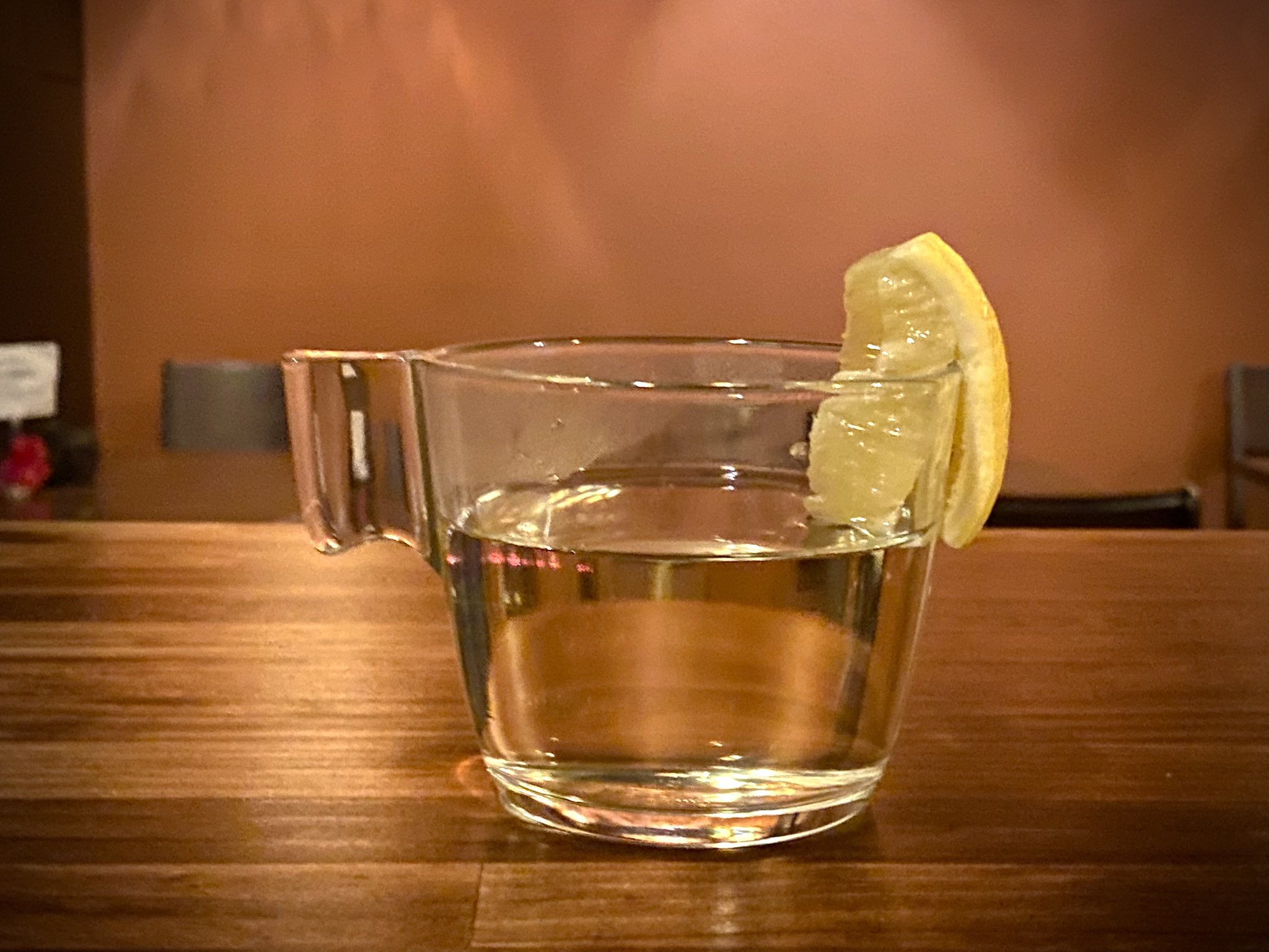 Cafe Bar Valier 犬がいるbar ホットウイスキーカクテル スコッチ シュガー お湯 レモン 本日お客様より頂いた一杯 柔らかいスコッチで作ると大変美味しいカクテルです T Co Zkkg5ggl6p Twitter