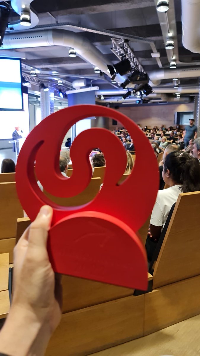 We won, prize #diadelinternet  We are so happy and really proud of our team and proposal. Thank you  #ddi2022