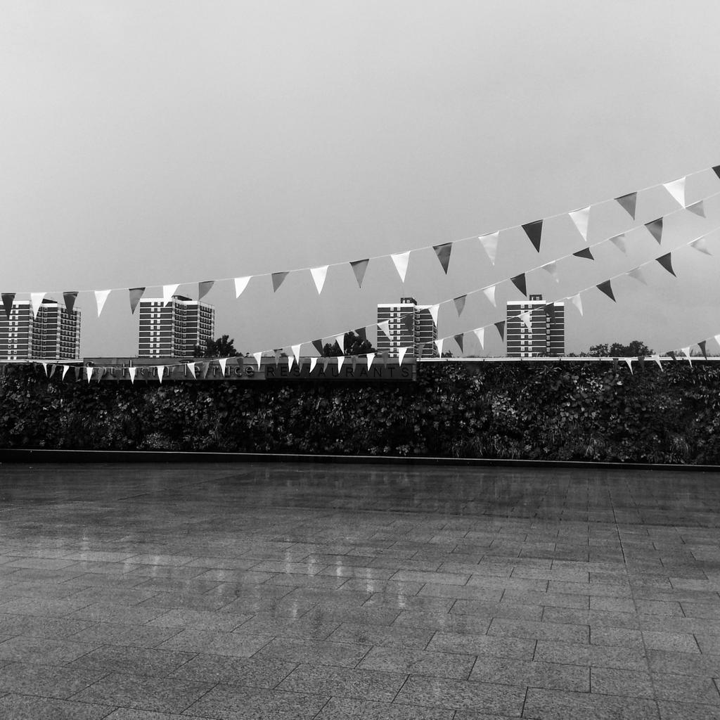 ClarkMail's tweet photo. ©️ Roy Clark 2013
#urban #street #London #streetphotographer #streetphotography #urbanphotography #Londonscenes #City https://t.co/F1ppc4jLPO