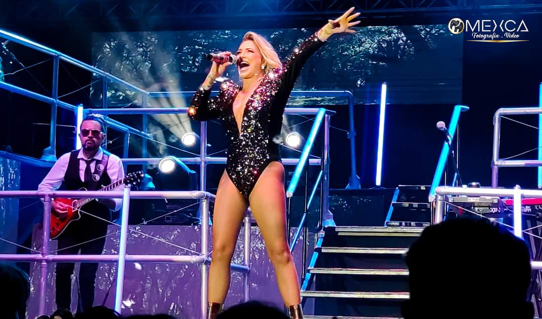 cabrerajor's tweet photo. Así vivió Mérida el concierto de @lajosa, una gran noche. Fotos by #Mexca Fotografía y video. #FamiliaJosa  #ForoGNP https://t.co/PSmbDxeXZw