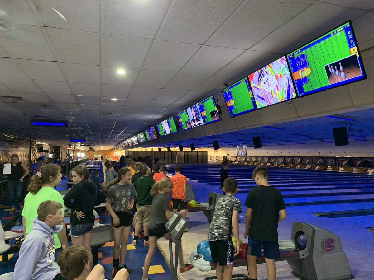 SweereEmma's tweet photo. Spent Friday bowling with the 5th and 6th grade! #reedsvillesd https://t.co/X6pz1gpobe